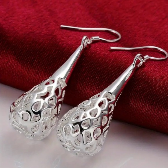 NWOT - Hallow Droplet Dangle Earrings - Picture 5 of 7